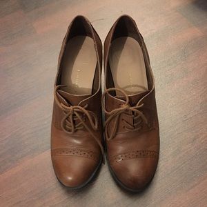 Etienne Aligner brown business pumps